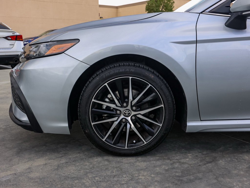 Used 2023 Toyota Camry SE image 11