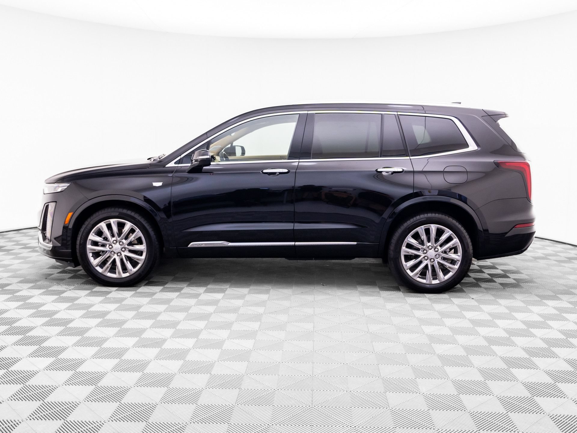 Certified 2025 Cadillac XT6 Premium Luxury w/ Platinum Package AWD/4WD image 2