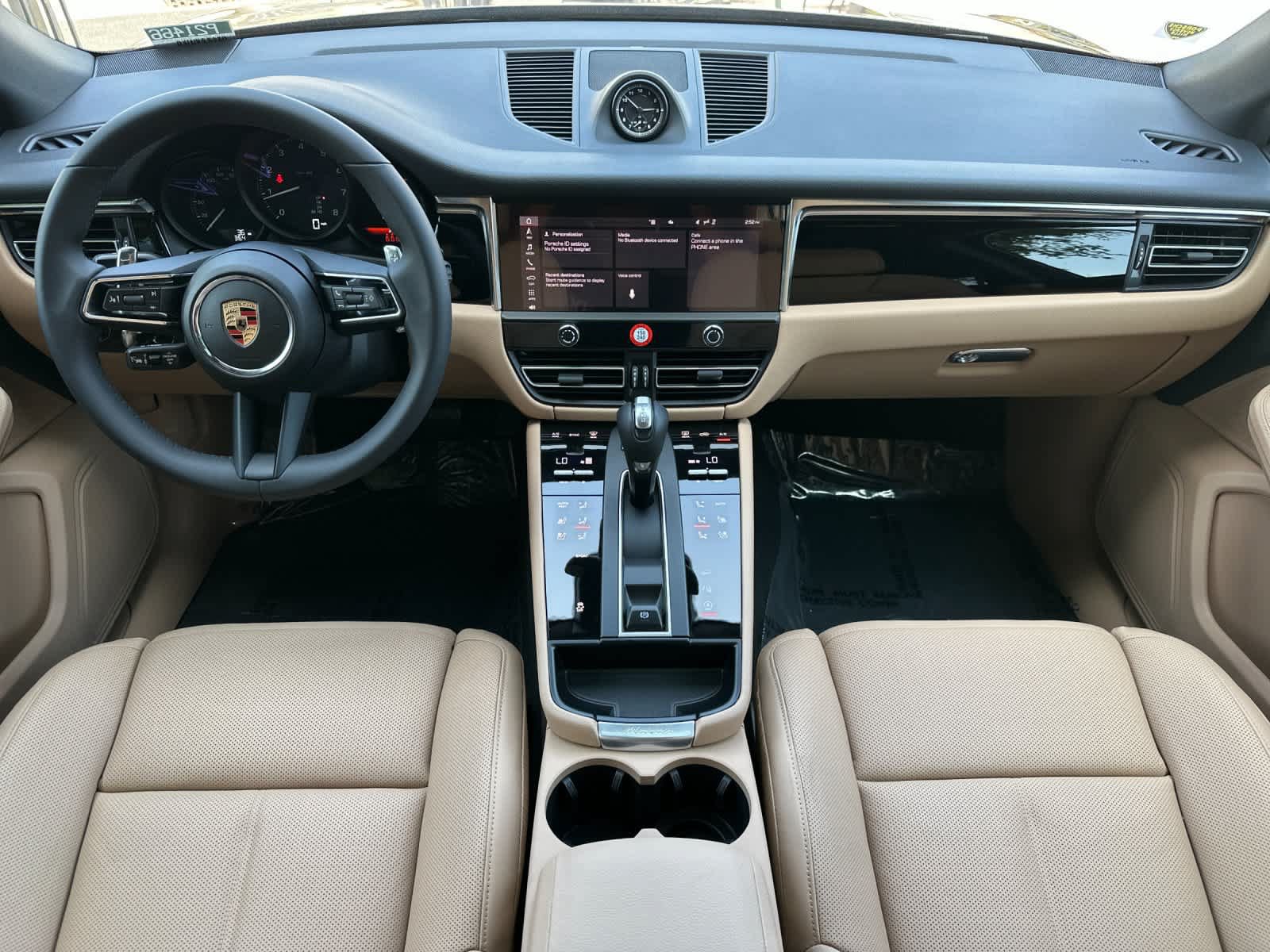 Certified 2025 Porsche Macan AWD/4WD image 6