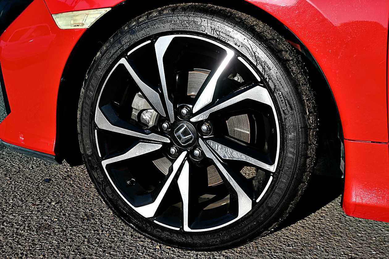 Used 2018 Honda Civic Si image 11