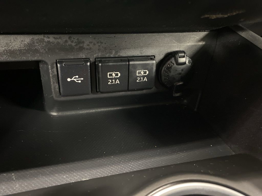 Used 2020 Toyota Highlander LE AWD/4WD image 47