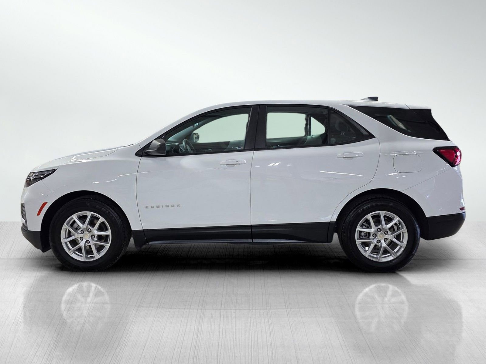 Used 2022 Chevrolet Equinox LS image 4