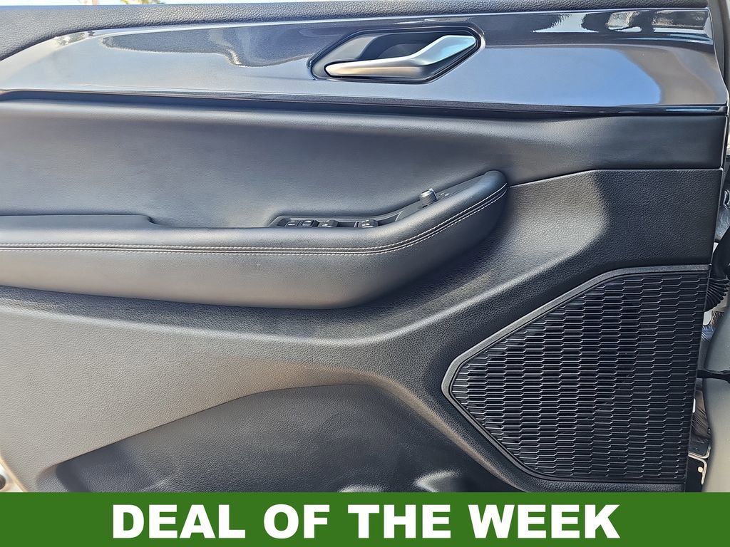 Used 2023 Jeep Grand Cherokee L Laredo image 27