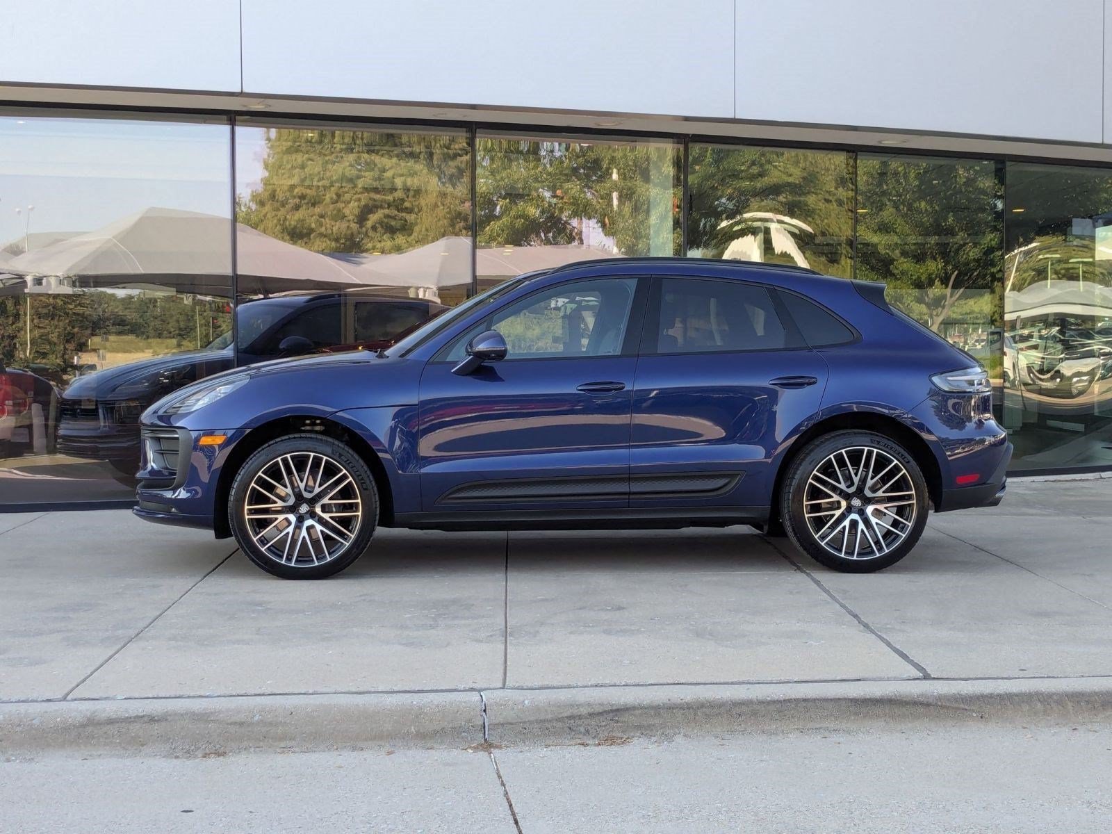 Certified 2026 Porsche Macan AWD/4WD image 2