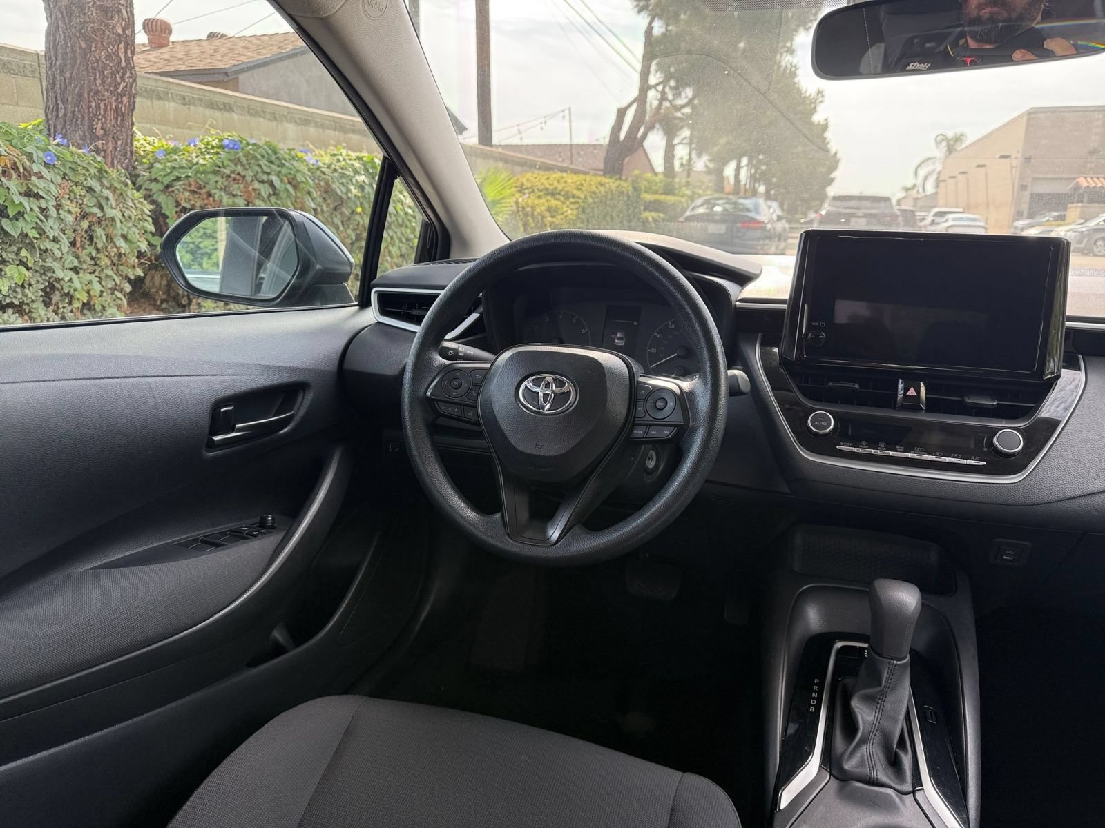 Used 2025 Toyota Corolla LE FWD image 30
