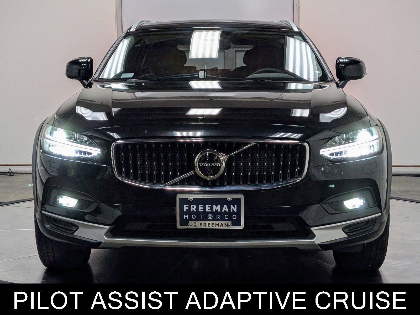 Used 2024 Volvo V90 B6 Cross Country Plus w/ Climate Package image 3