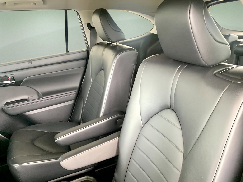 Used 2024 Toyota Highlander XLE image 19