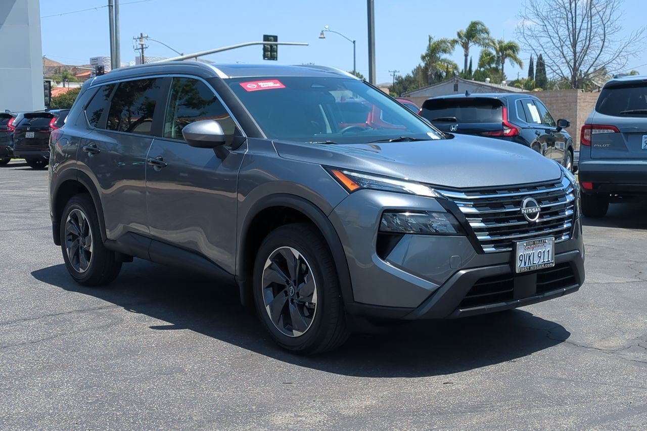 Certified 2025 Nissan Rogue SV w/ SV Premium Package FWD image 3