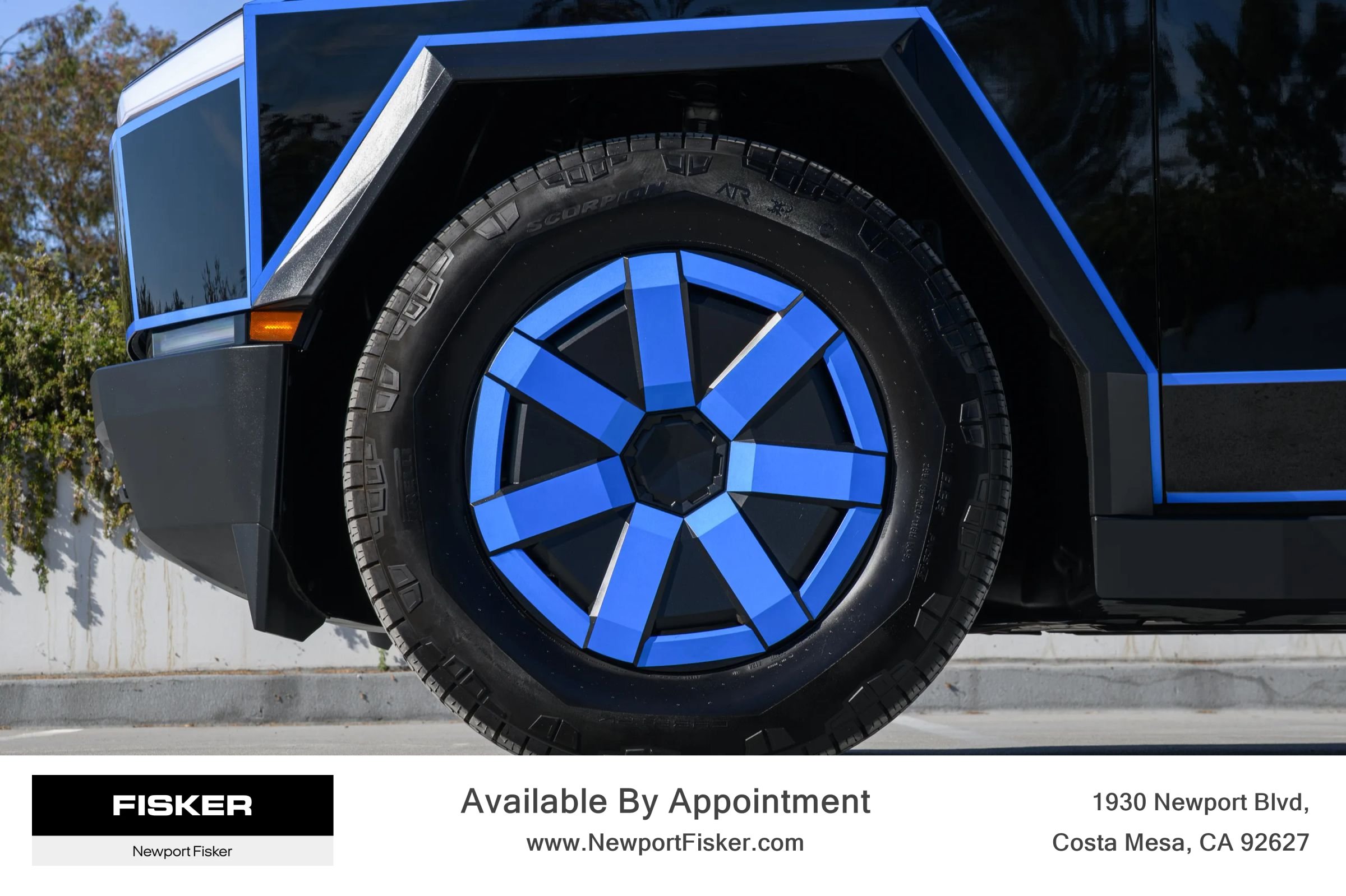 Used 2024 Tesla Cybertruck AWD Crew Cab image 5