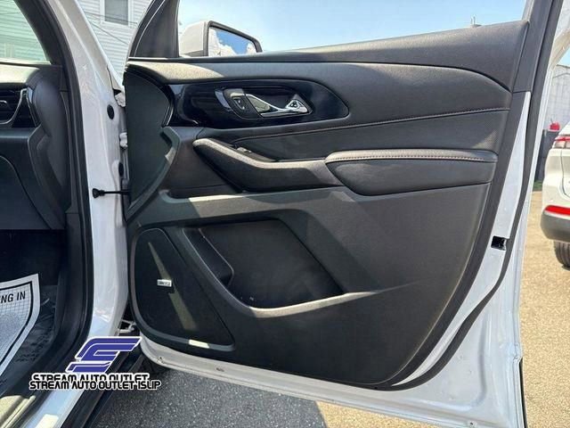 Used 2023 Chevrolet Traverse RS image 18