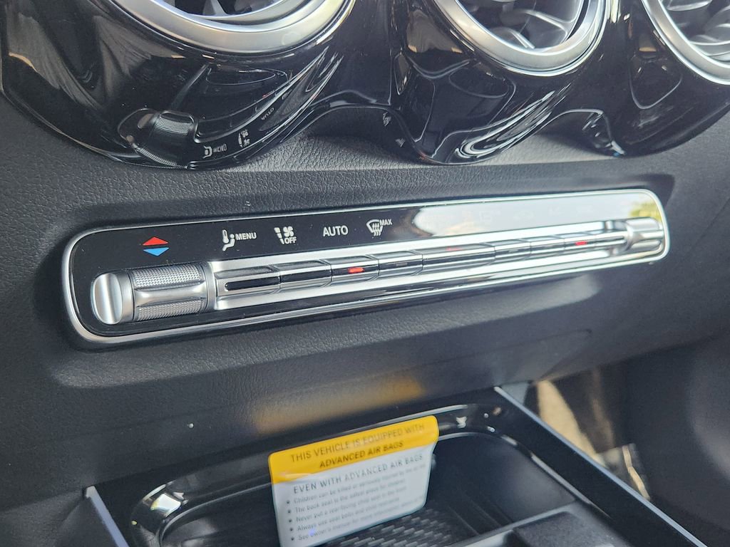 New 2025 Mercedes-Benz GLB 250 4MATIC image 17