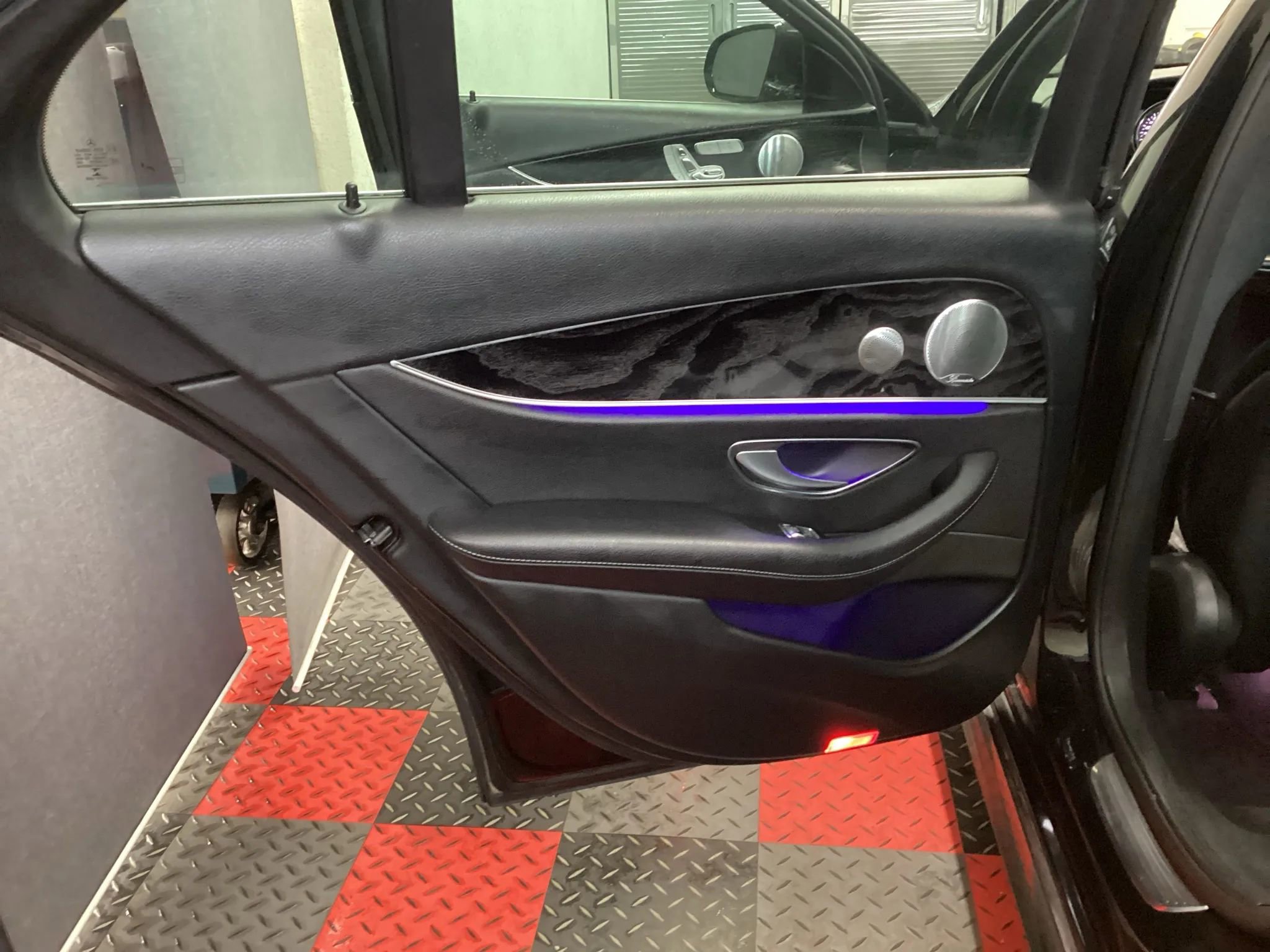 Used 2017 Mercedes-Benz E 300 4MATIC image 7