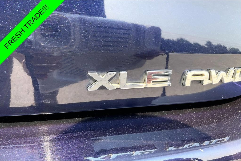 Used 2021 Toyota Highlander XLE AWD/4WD image 23