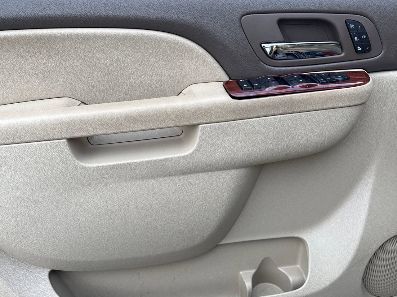 Used 2013 Chevrolet Silverado 2500 LTZ w/ LTZ Plus Package image 17