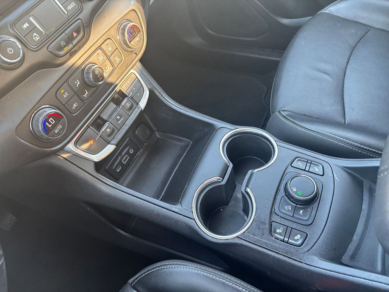 Used 2023 GMC Terrain SLT image 41