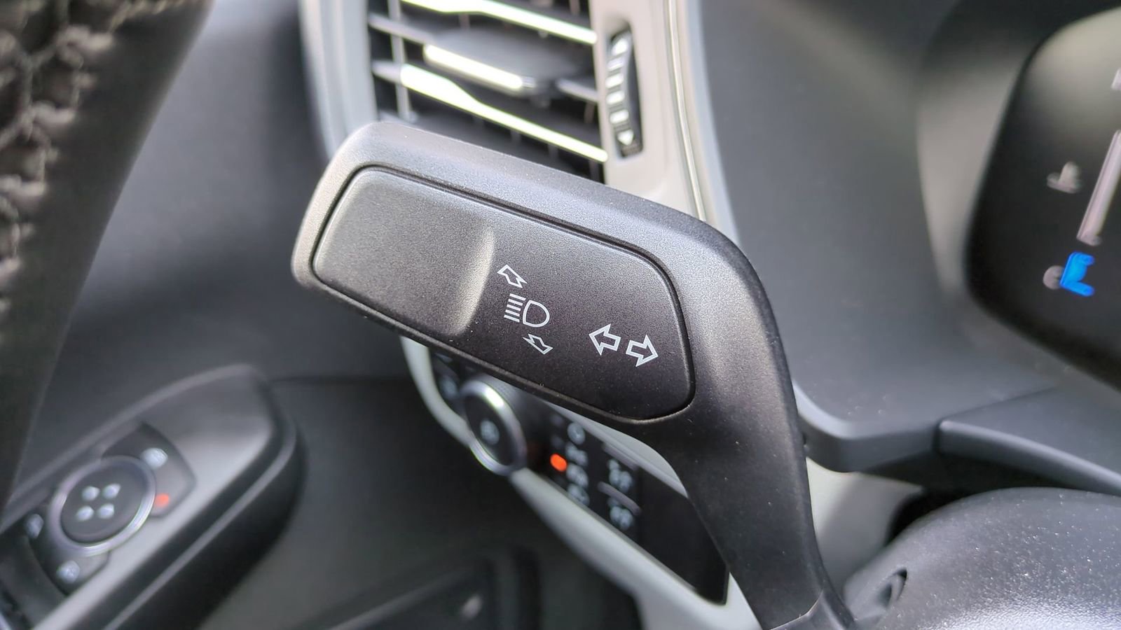New 2025 Ford Escape SE image 25
