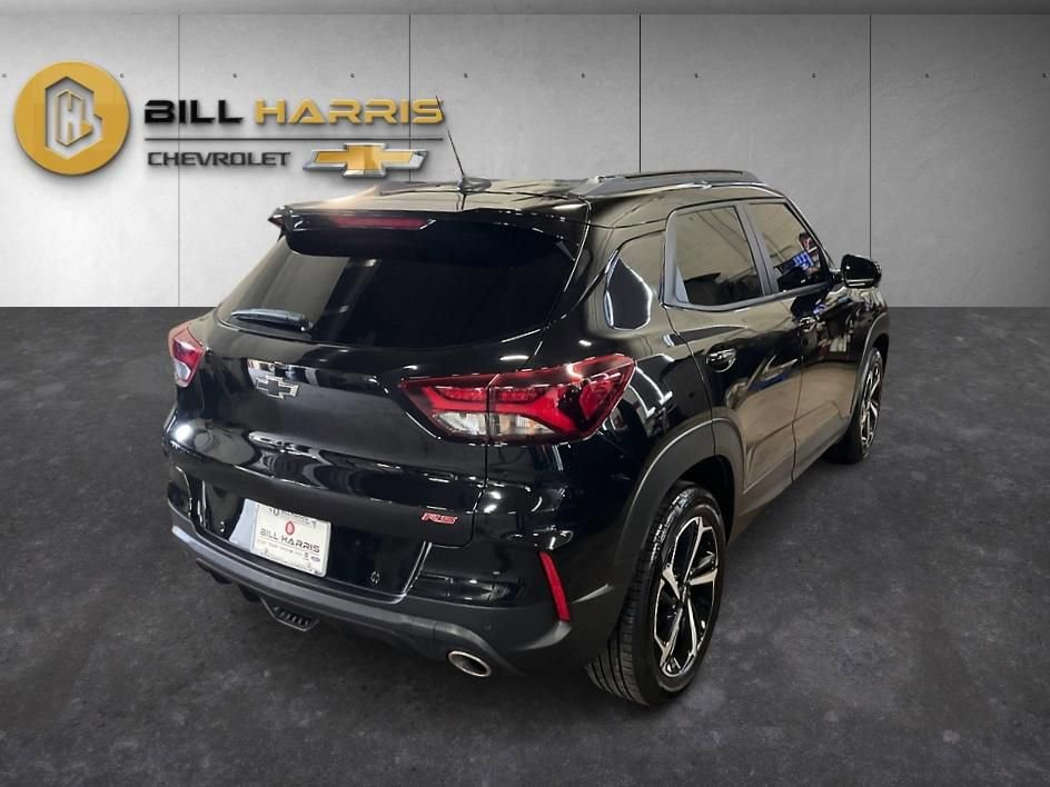 Used 2022 Chevrolet TrailBlazer RS w/ Sun and Liftgate Package image 2