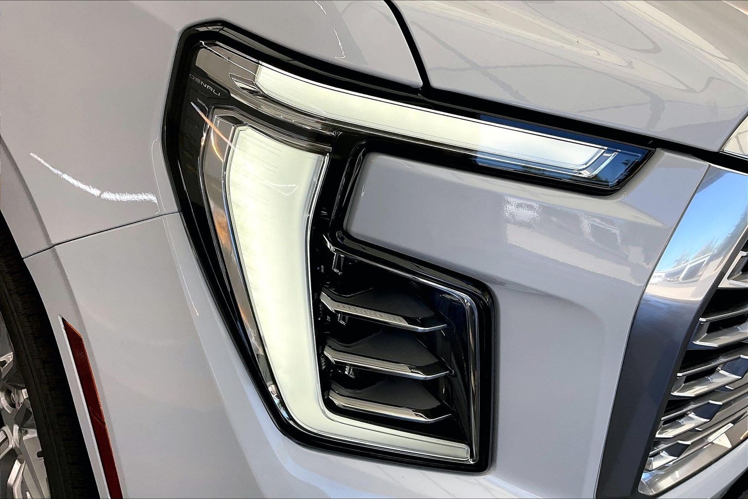 New 2026 GMC Yukon XL Denali w/ Denali Reserve Package AWD/4WD image 15