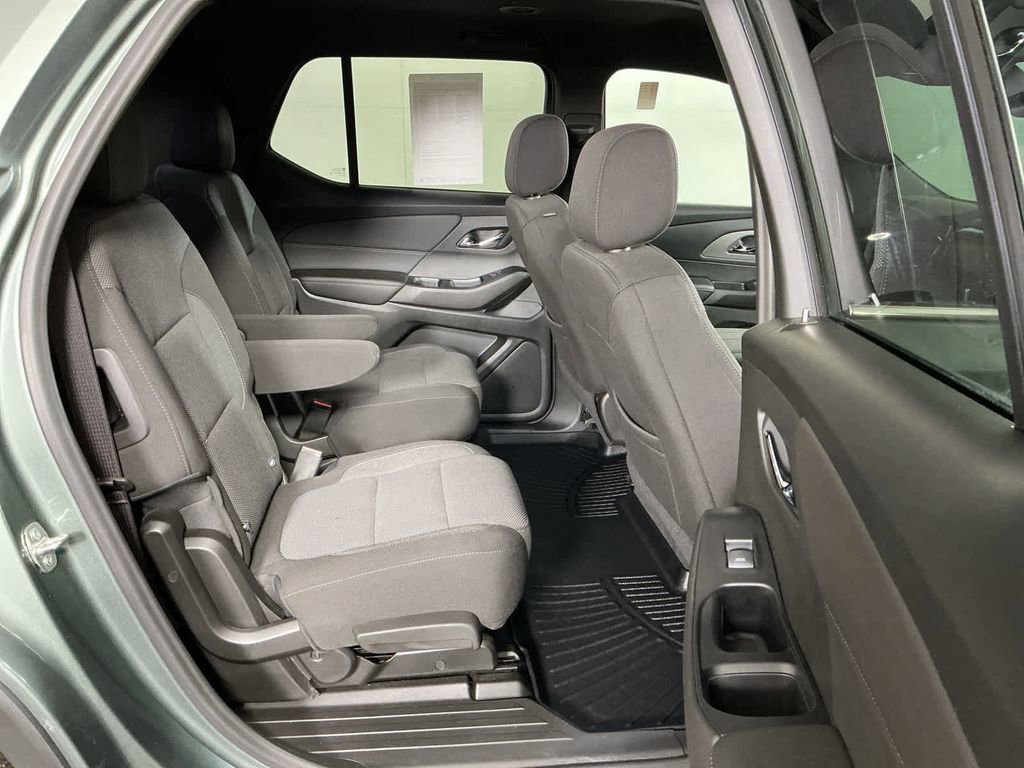 Used 2023 Chevrolet Traverse LT image 6