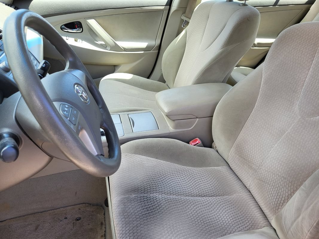 Used 2010 Toyota Camry LE FWD image 16