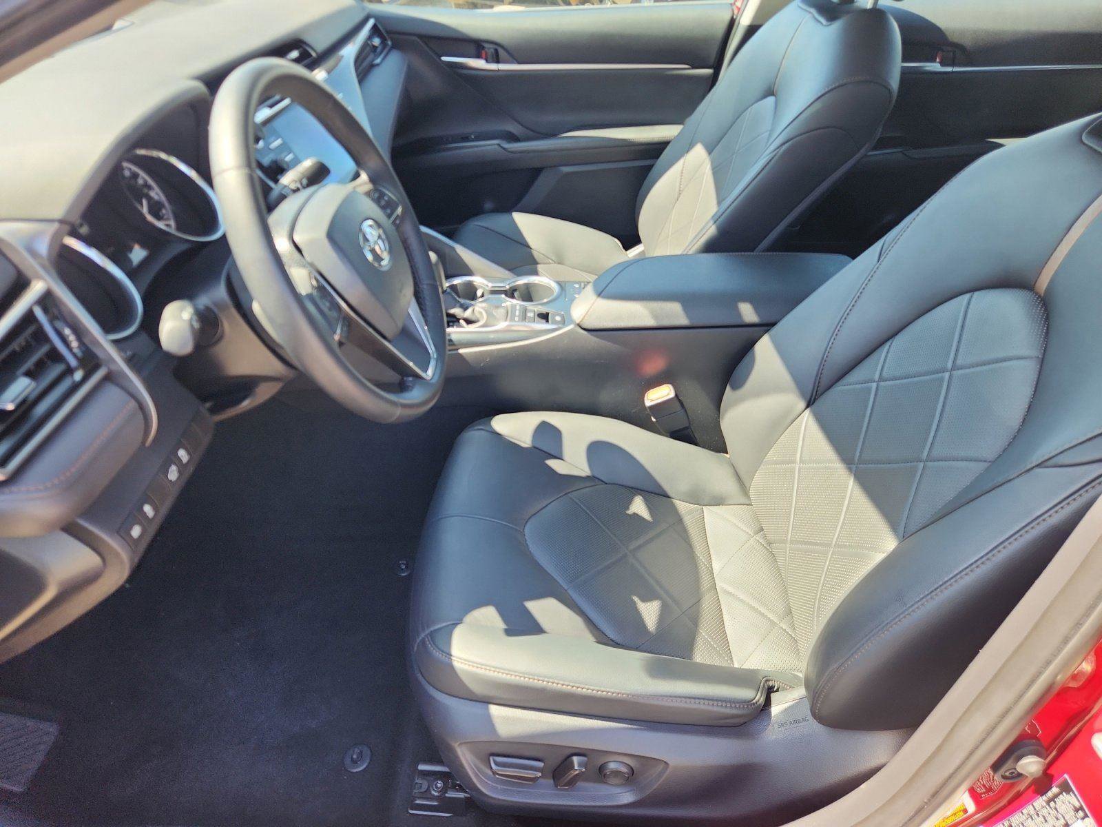 Used 2019 Toyota Camry XLE w/ Navigation Package FWD image 10