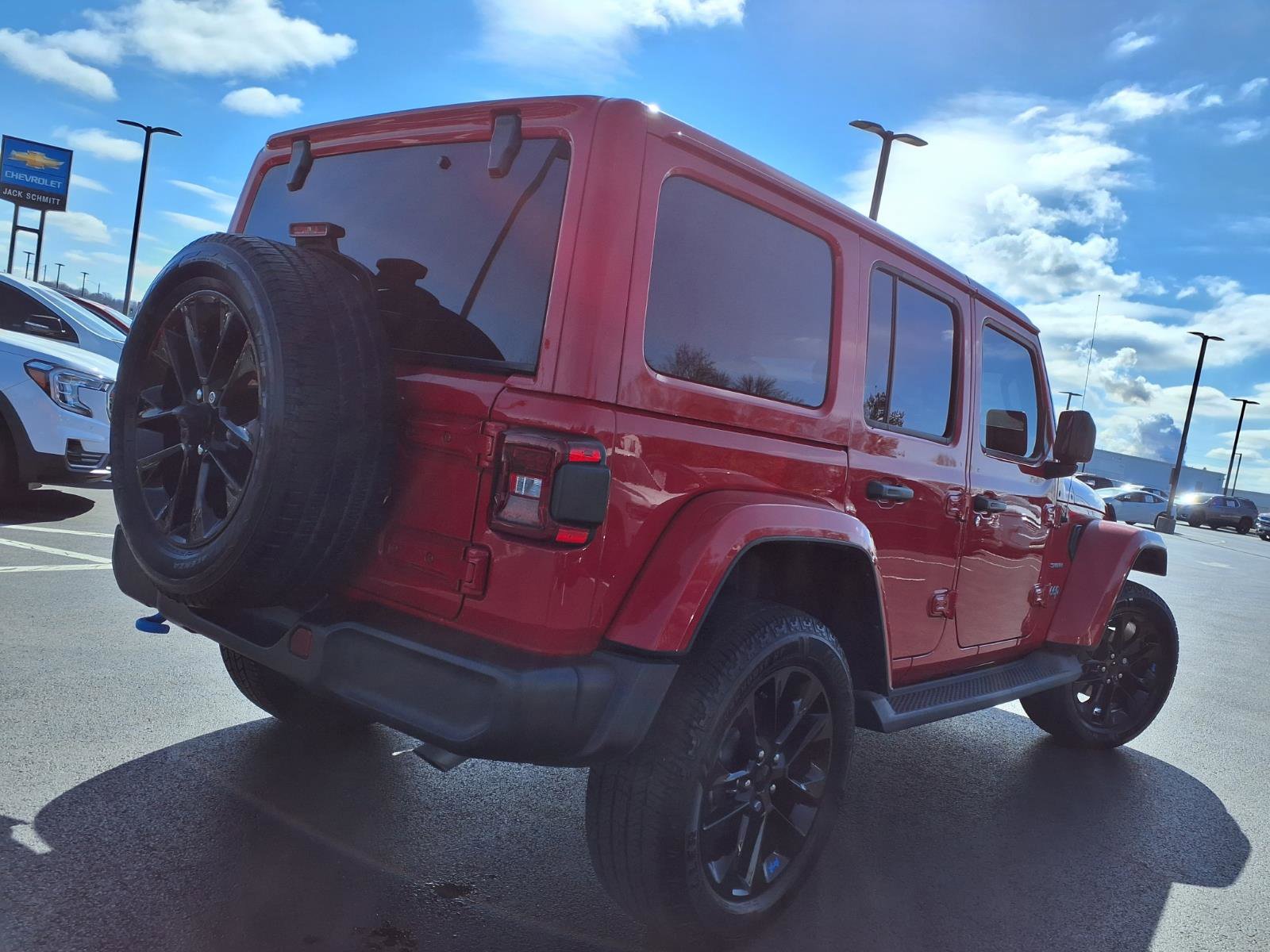 Used 2023 Jeep Wrangler Unlimited Sahara image 32