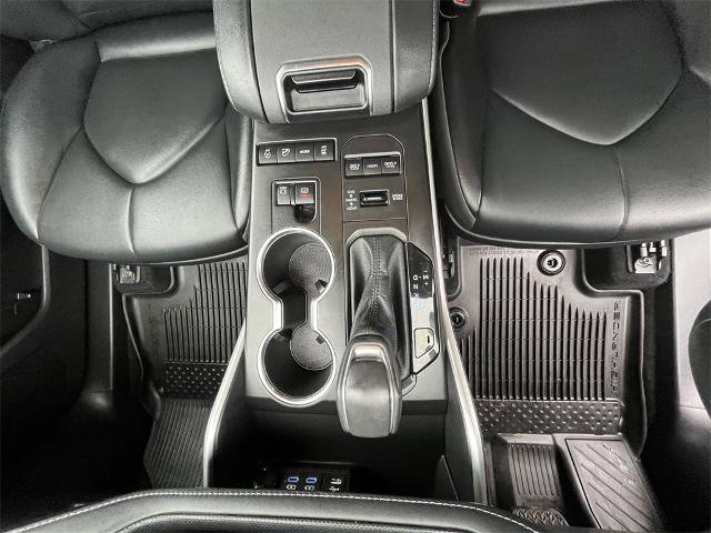 Used 2022 Toyota Highlander XLE image 14