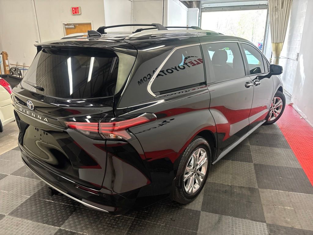 Used 2022 Toyota Sienna Platinum AWD/4WD image 11