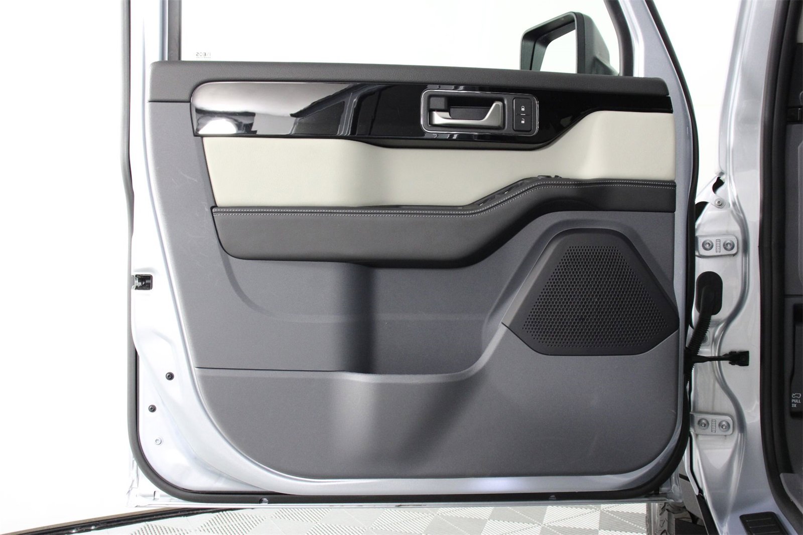 Used 2024 INEOS Grenadier Fieldmaster Edition image 17