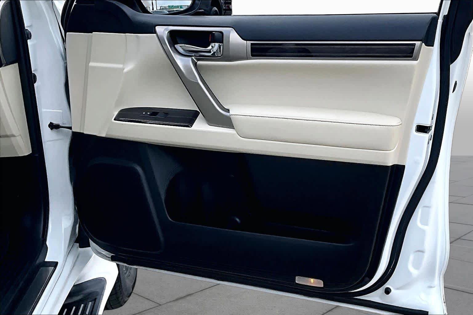 Used 2020 Lexus GX 460 Premium w/ Premium Package AWD/4WD image 23