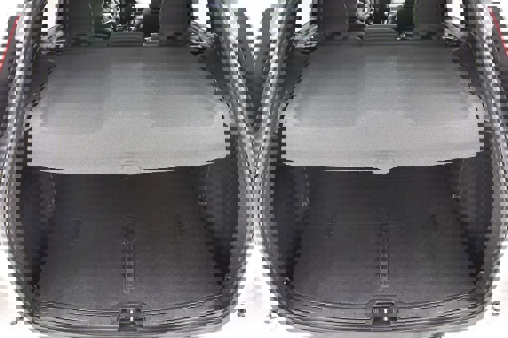 Used 2025 Volvo XC40 B5 Plus image 30