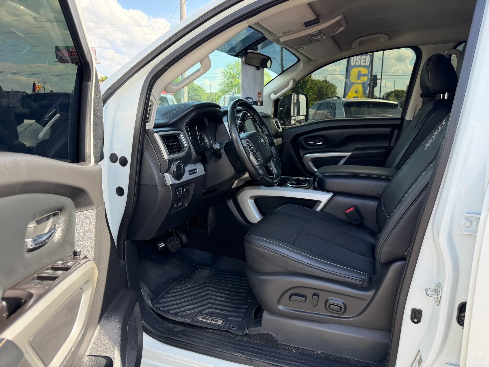Used 2019 Nissan Titan PRO-4X AWD/4WD image 4