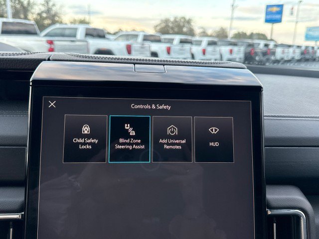 Used 2025 GMC Yukon XL Denali AWD/4WD image 32