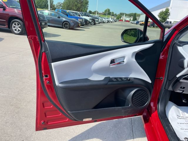 Used 2022 Toyota Prius LE FWD image 20