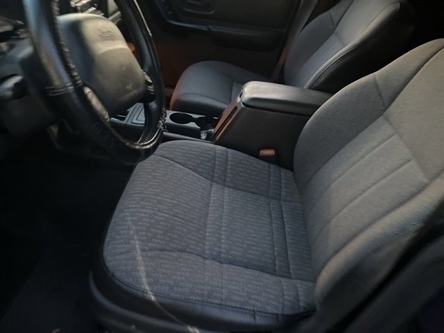 Used 2000 Jeep Cherokee Classic image 5