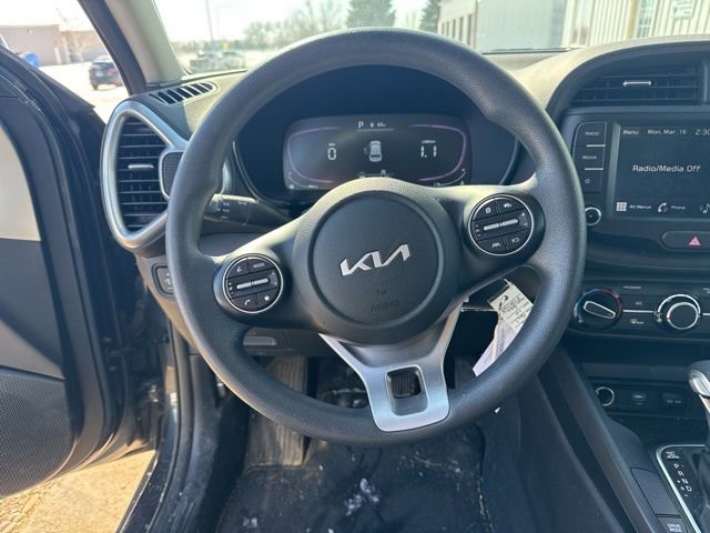 Used 2023 Kia Soul LX w/ LX Technology Package image 16