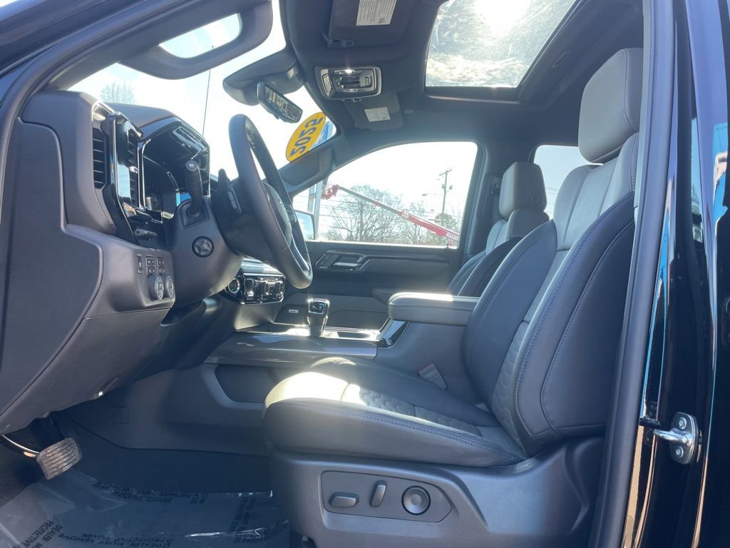 Used 2025 Chevrolet Silverado 1500 ZR2 w/ Technology Package image 4