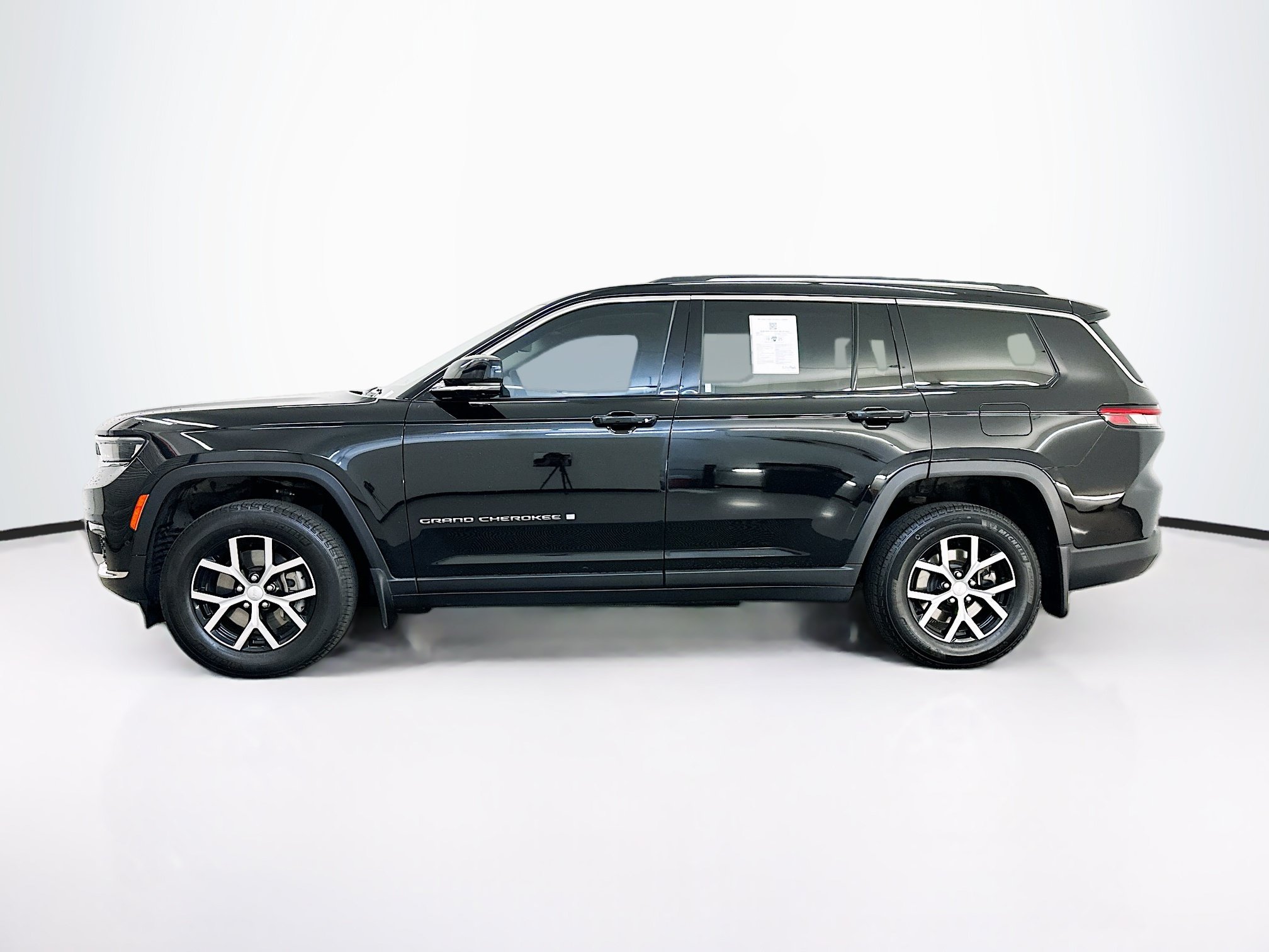 Used 2023 Jeep Grand Cherokee L Limited w/ Luxury Tech Group II AWD/4WD image 4