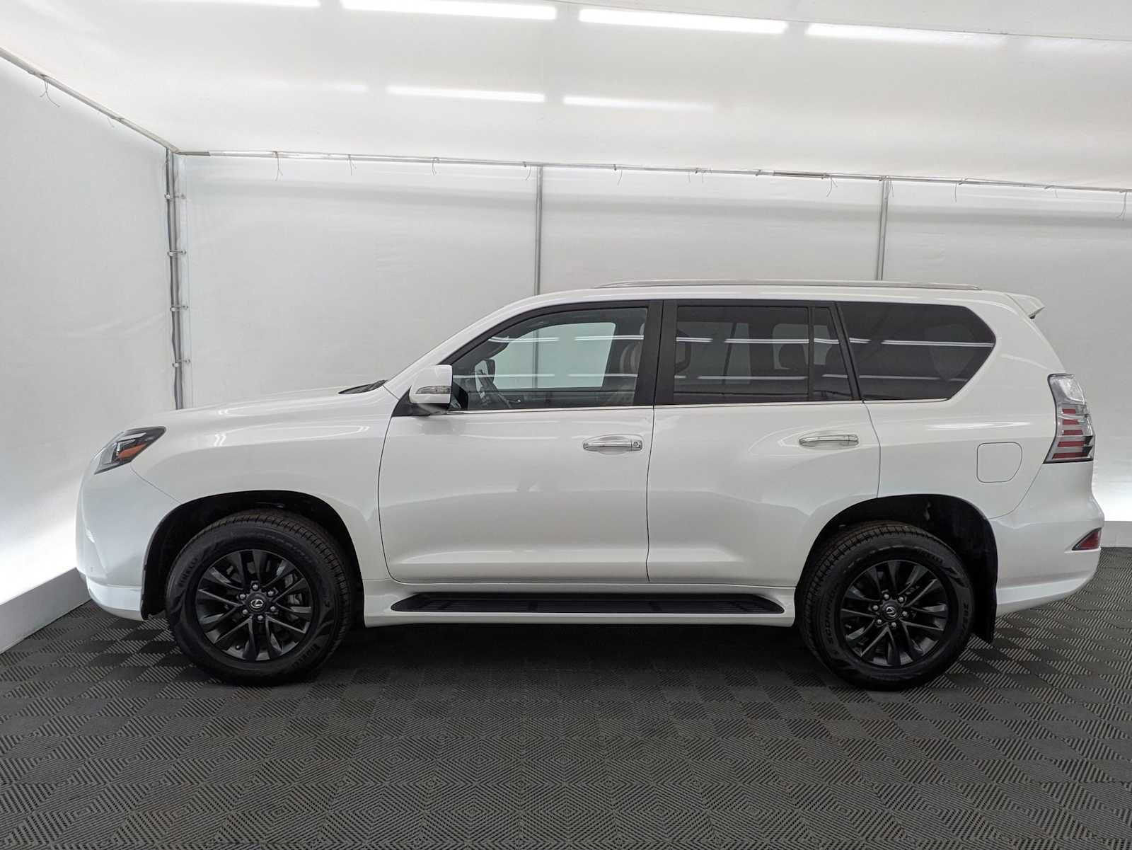 Used 2023 Lexus GX 460 Premium w/ Premium Package AWD/4WD image 3