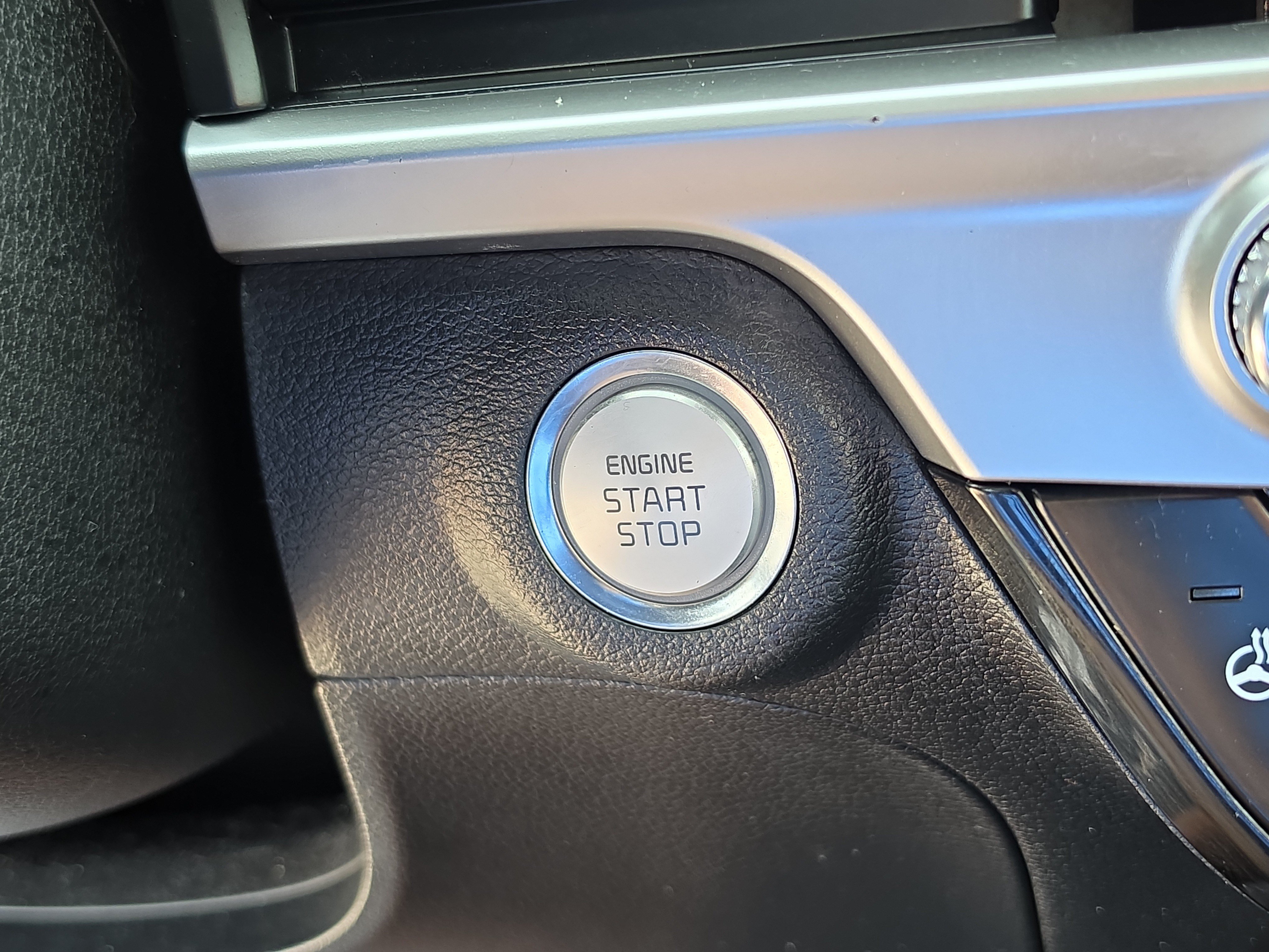 Used 2023 Kia Telluride EX w/ EX Captain's Chair Package AWD/4WD image 29