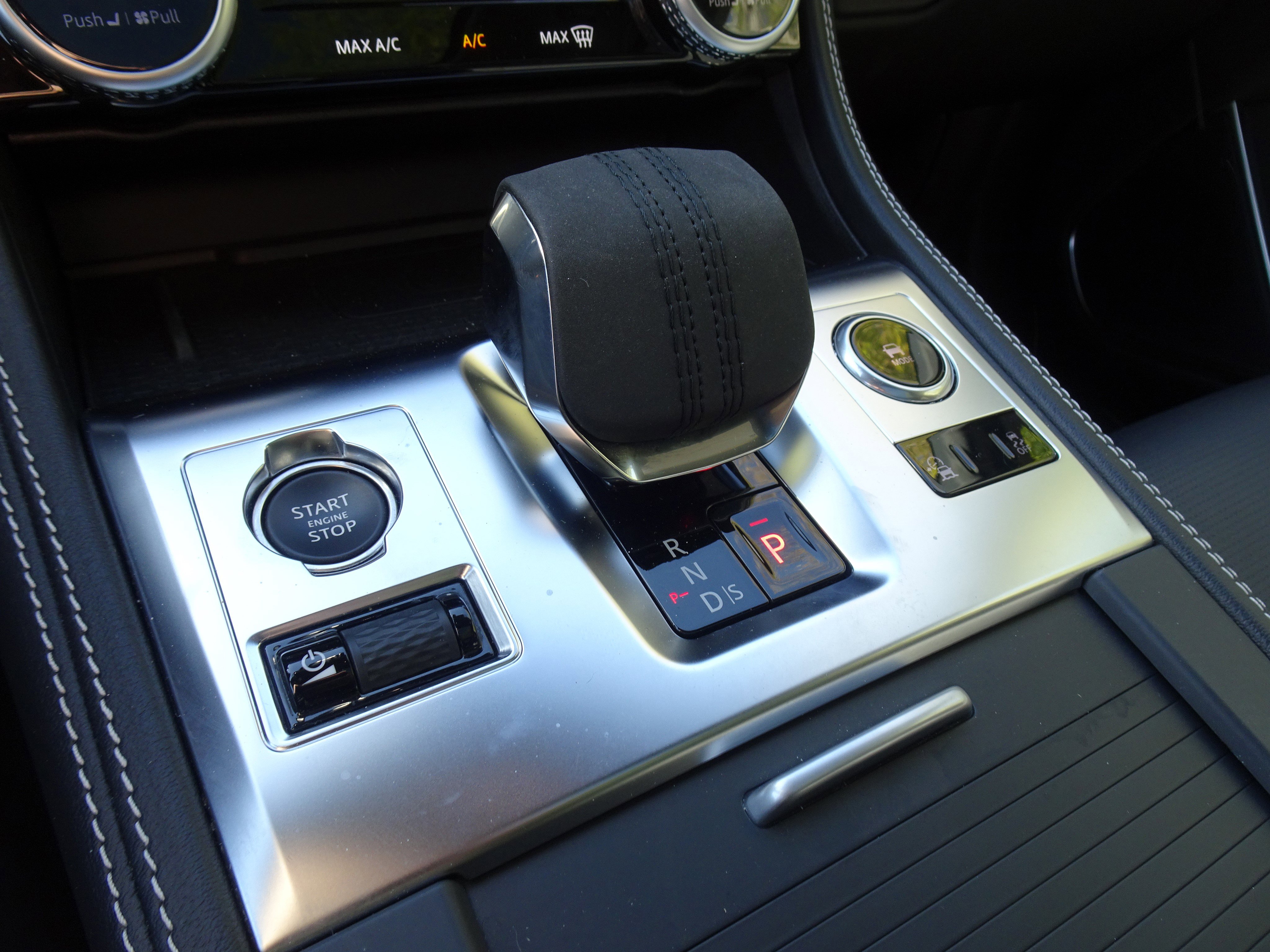 Certified 2025 Jaguar F-PACE R-Dynamic S image 23