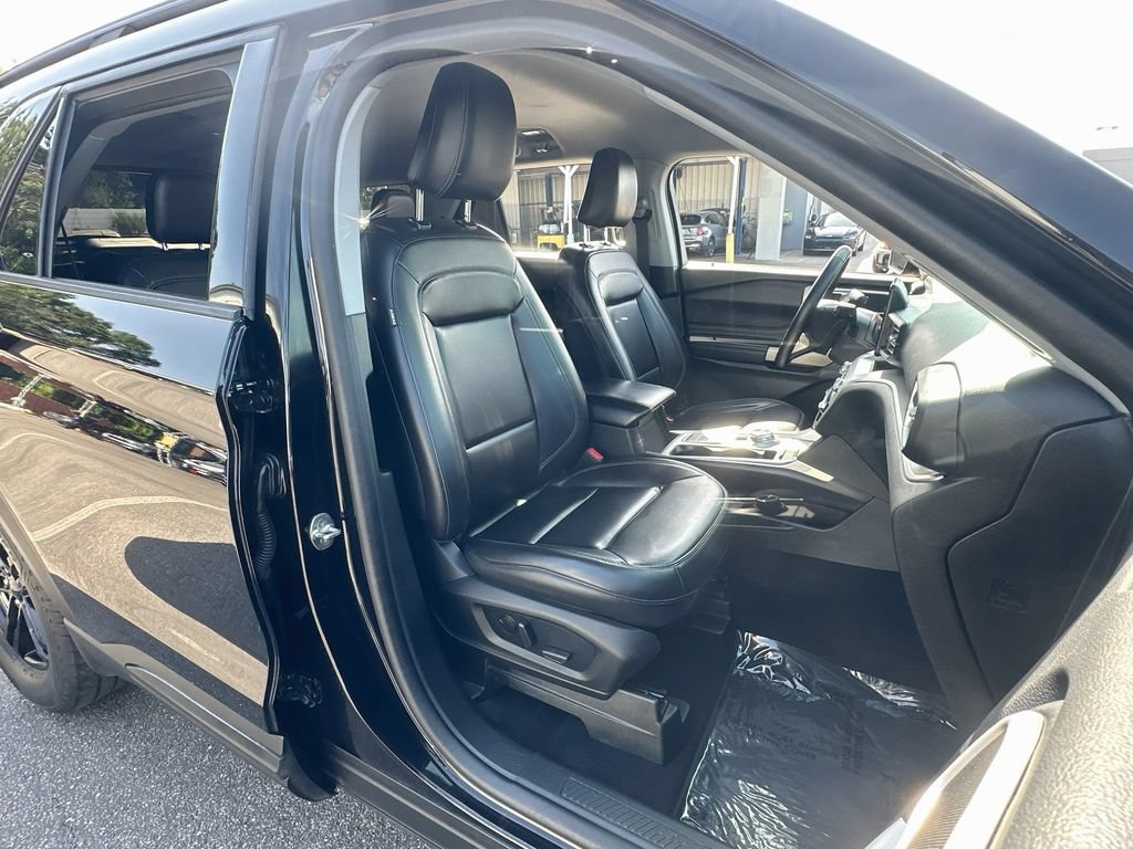 Used 2021 Ford Explorer XLT w/ Equipment Group 202A RWD image 27