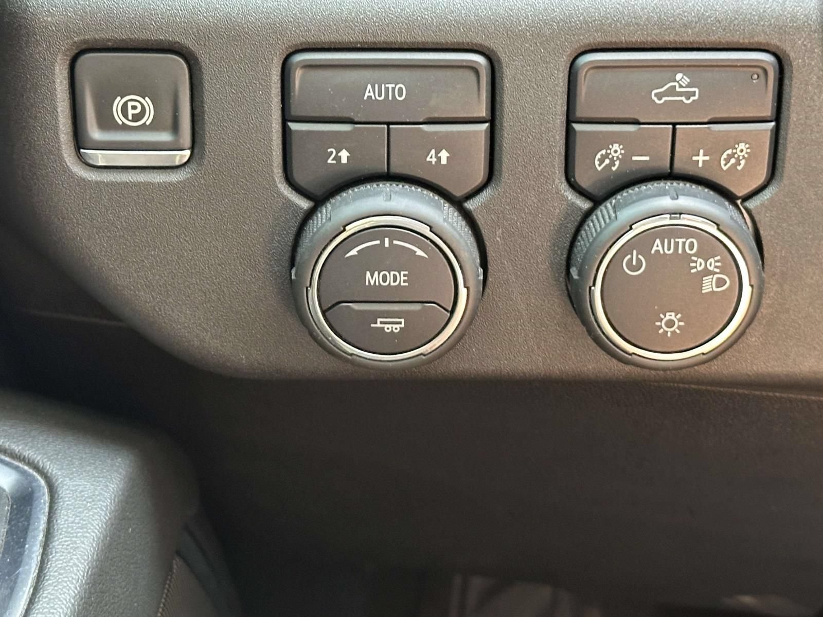 Used 2024 Chevrolet Silverado 1500 LT AWD/4WD image 17
