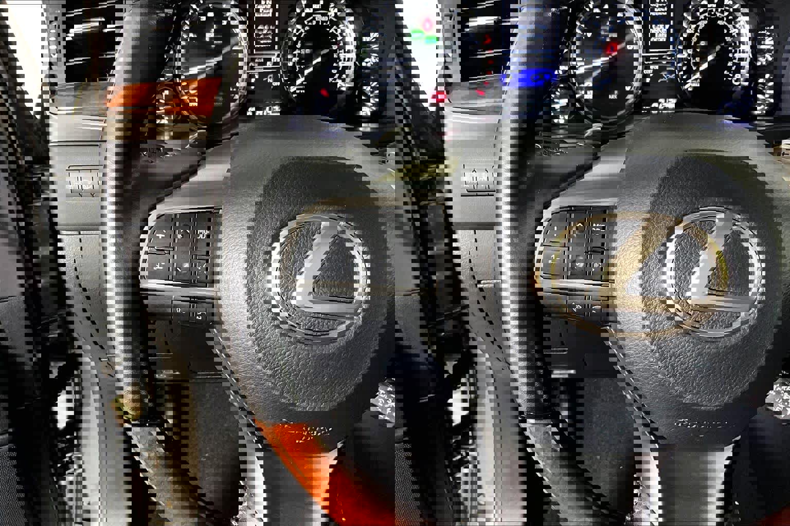 Used 2021 Lexus LX 570 4WD w/ 3rd Row & Luxury Pkg image 22