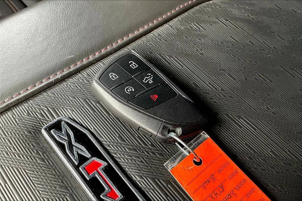 Used 2025 GMC Sierra 2500 AT4X image 13