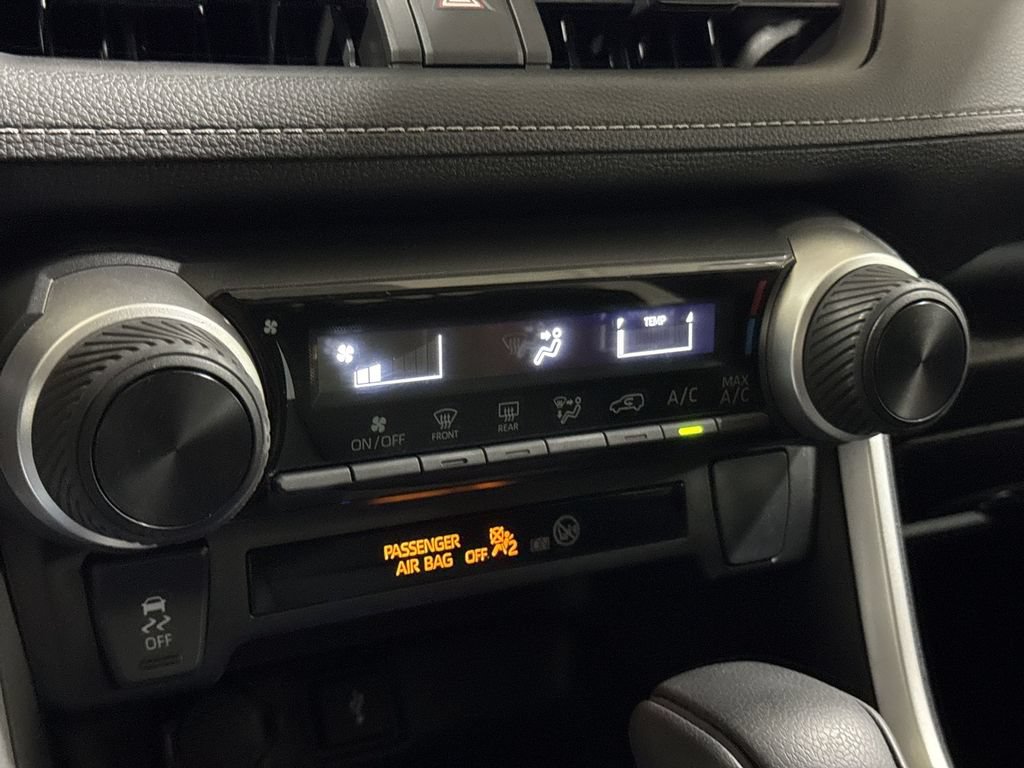 Used 2022 Toyota RAV4 LE FWD image 16