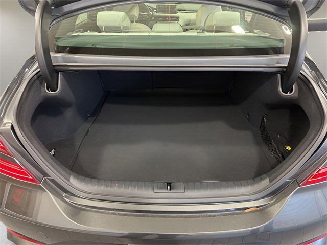 Used 2025 Genesis G70 2.5T image 34