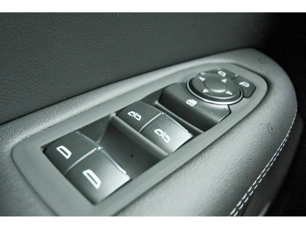 New 2025 Cadillac XT5 Luxury image 14