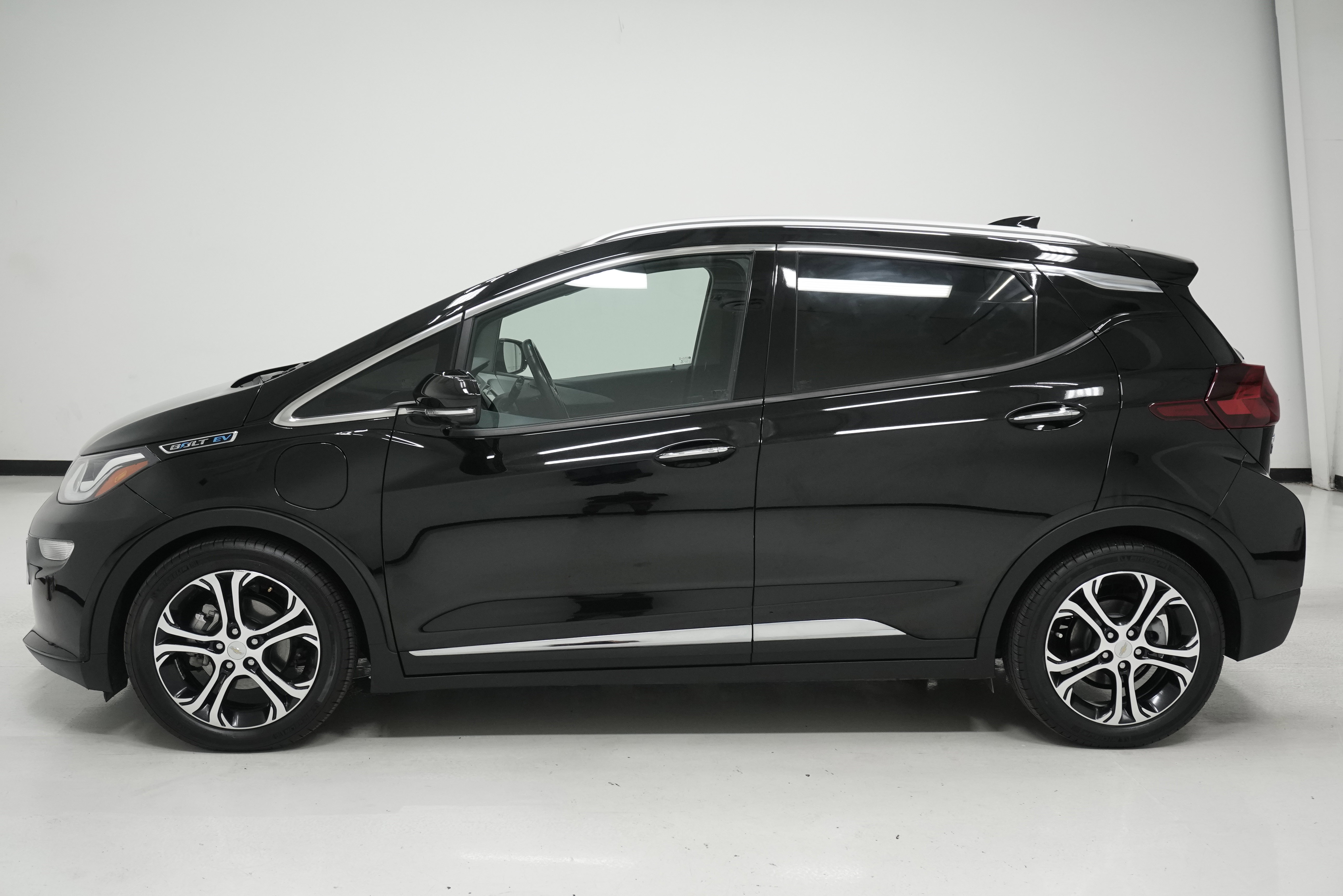 Used 2019 Chevrolet Bolt Premier w/ Infotainment Package image 7