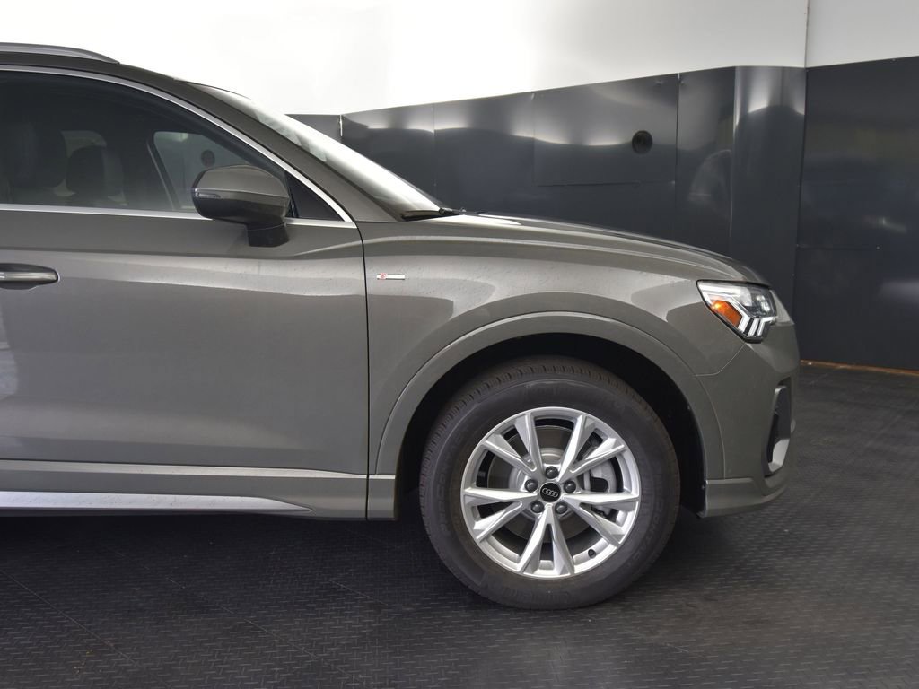 New 2025 Audi Q3 2.0T Premium image 38